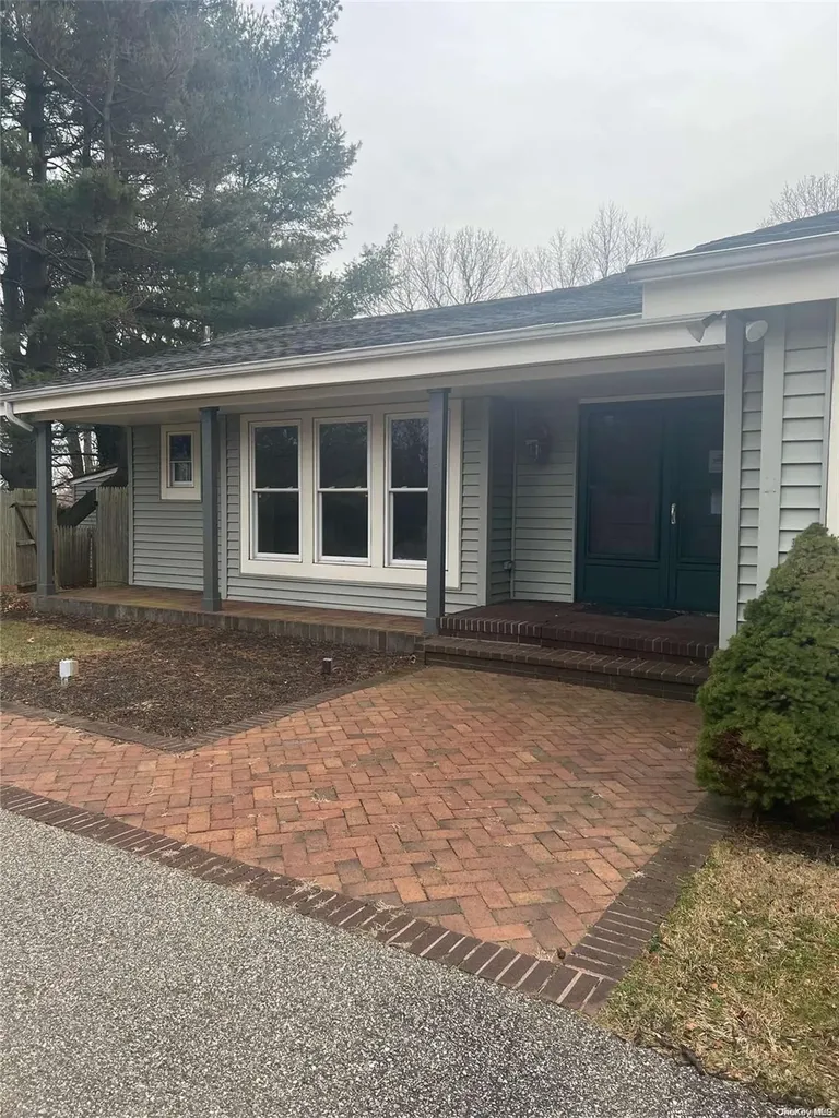 42 Calumet Drive Dix Hills NY 11746