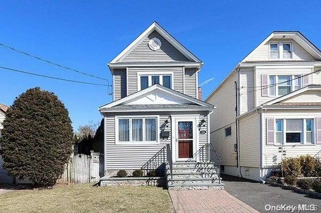214 Beebe Road Mineola NY 11501
