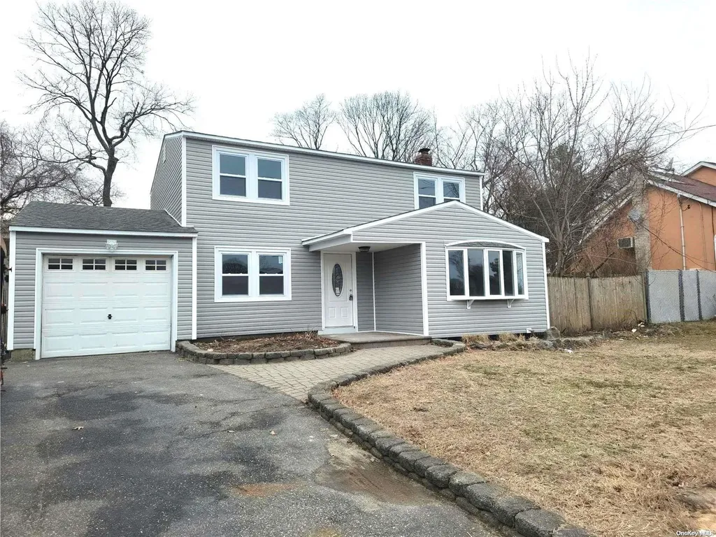 26 Willow Street Selden NY 11784