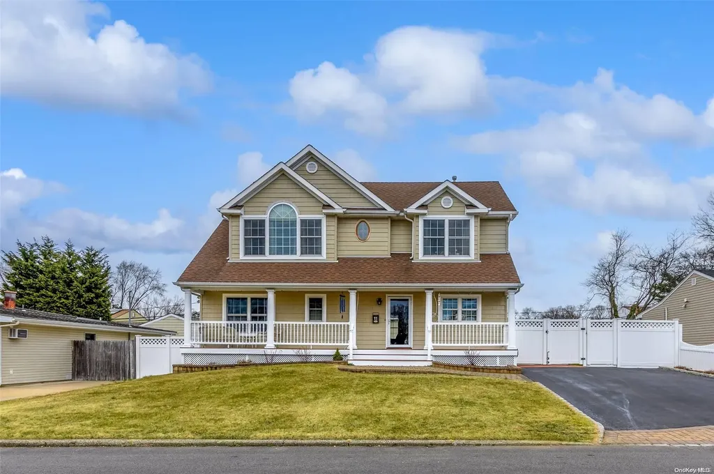 11 Bertram Street Islip NY 11751