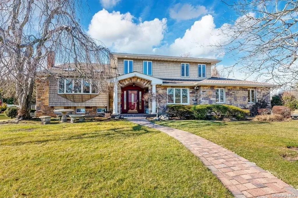 32 Bayberry Road Lawrence NY 11559