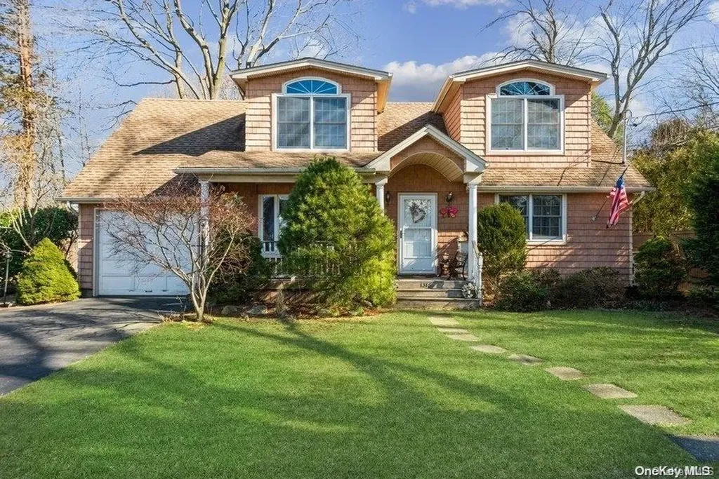 1318 Lyon Place Wantagh NY 11793