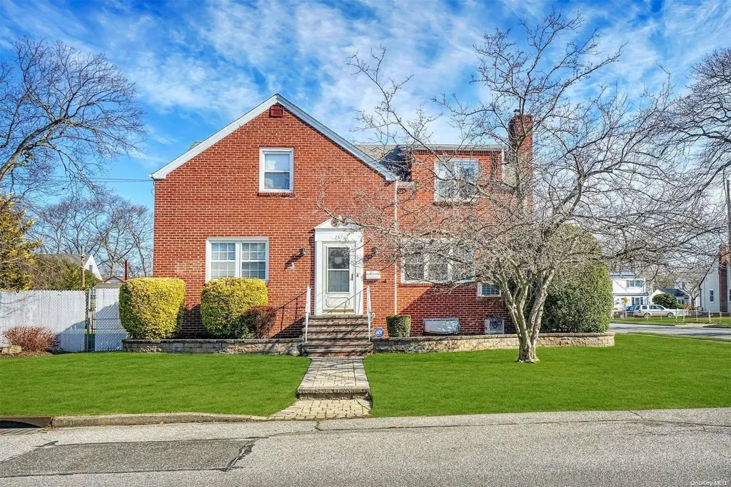 261 S Broome Avenue Lindenhurst NY 11757