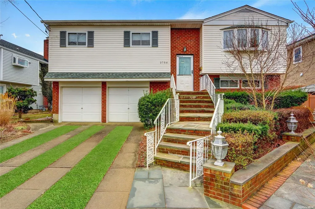 3756 Harbor Boulevard Seaford NY 11783