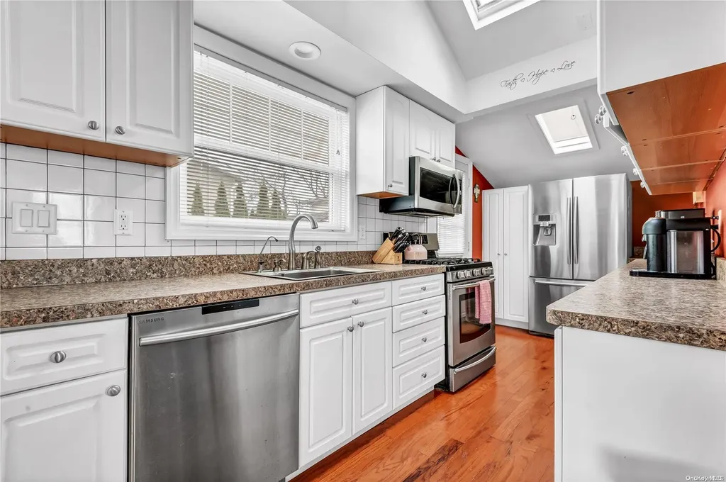 902 3rd Avenue Lindenhurst NY 11757