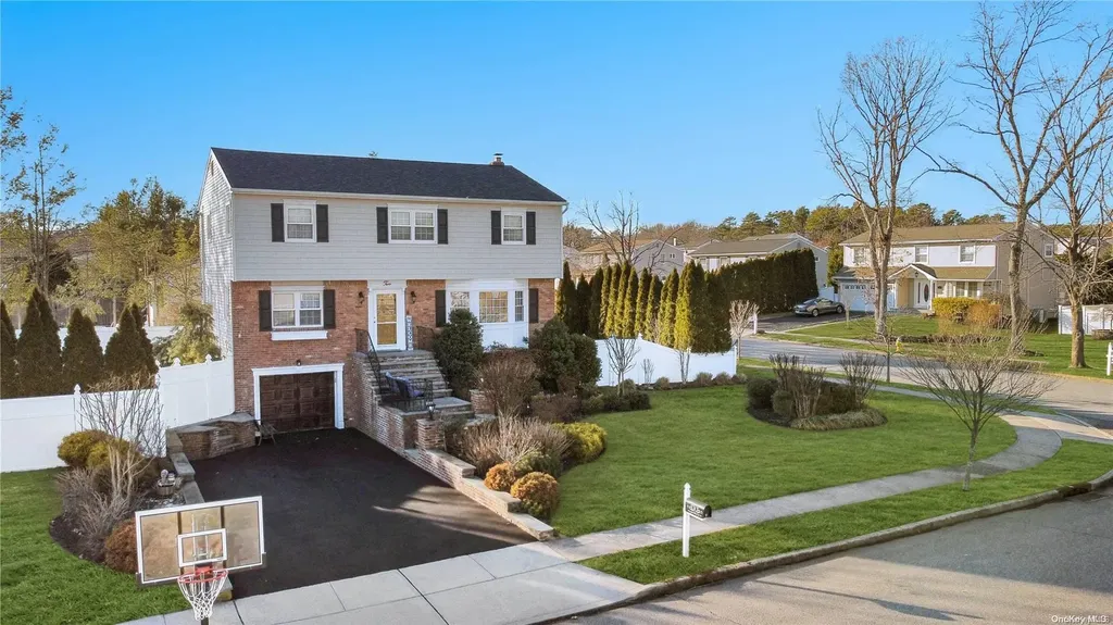 2 Commander Vic Lane Nesconset NY 11767