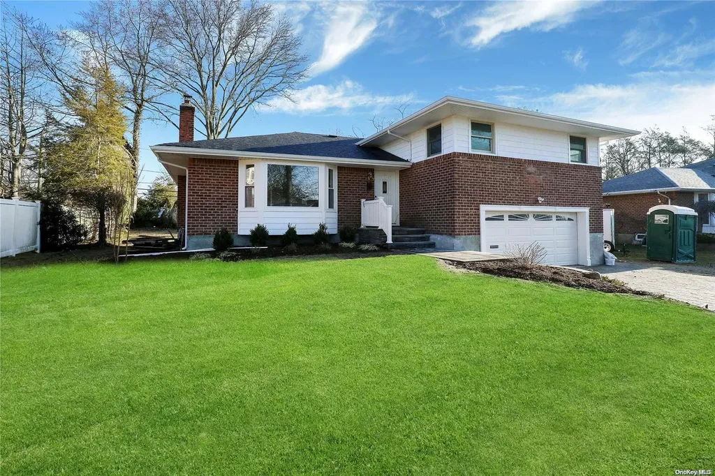 38 Glenwood Road Plainview NY 11803