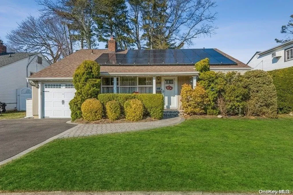 1067 Ruth Place North Bellmore NY 11710