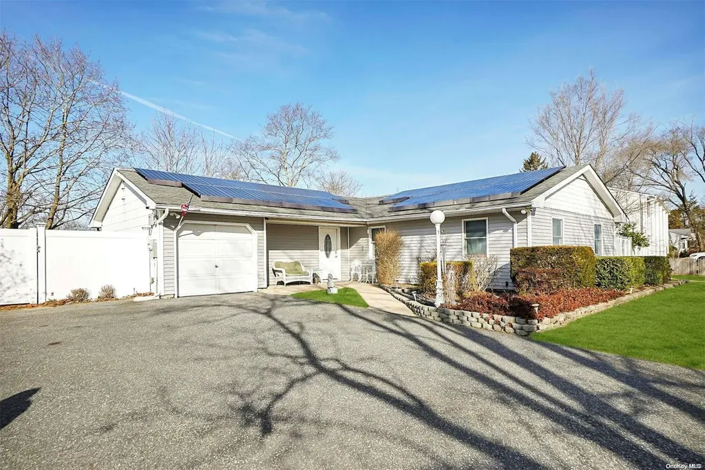 20 Stuart Drive Coram NY 11727