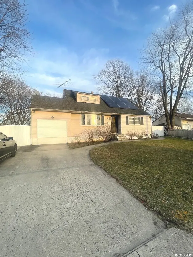 9 Willen Lane Brentwood NY 11717