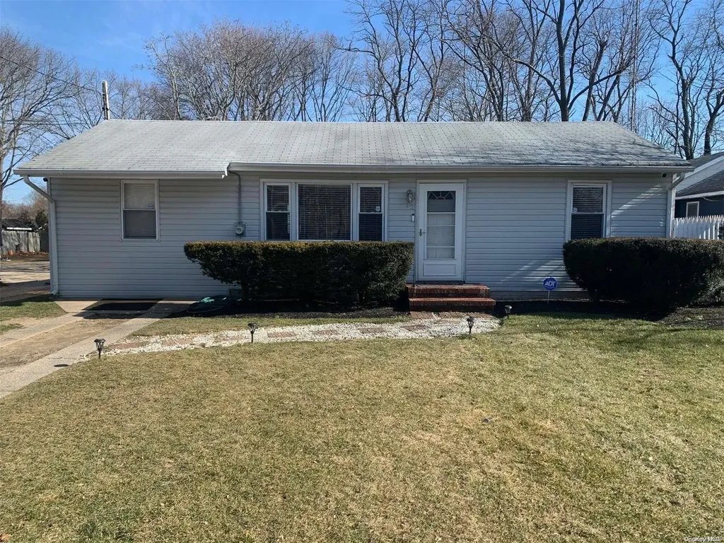 12 Wilson Avenue Riverhead NY 11901
