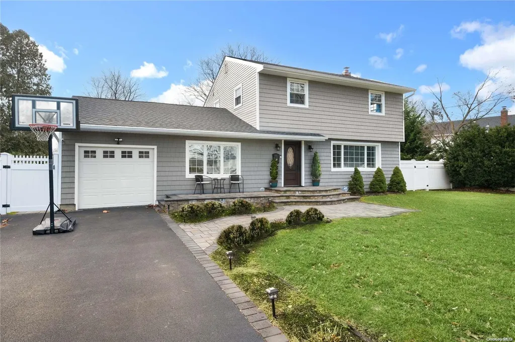 4 Amalia Lane Commack NY 11725
