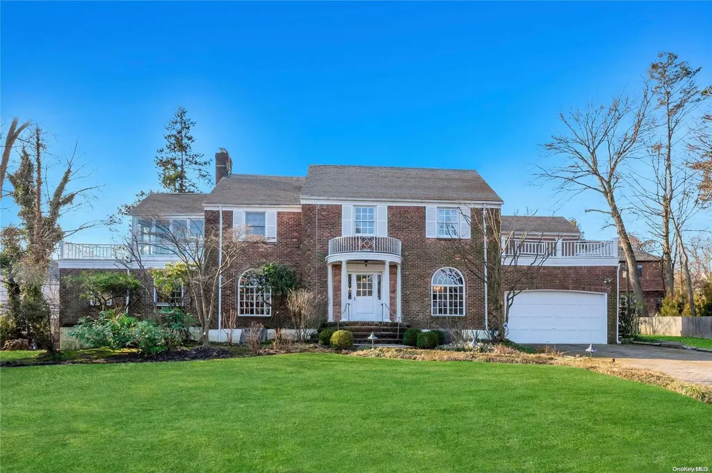 4 Winfield Terrace Great Neck NY 11023