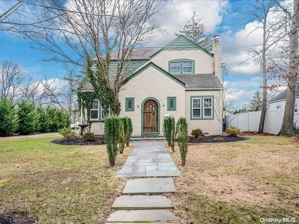 450 Peters Boulevard Brightwaters NY 11718