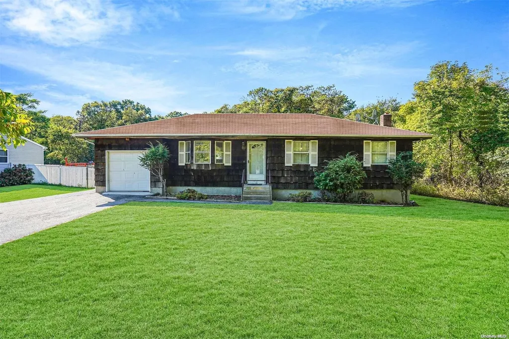 64 Wards Lane Bellport NY 11713