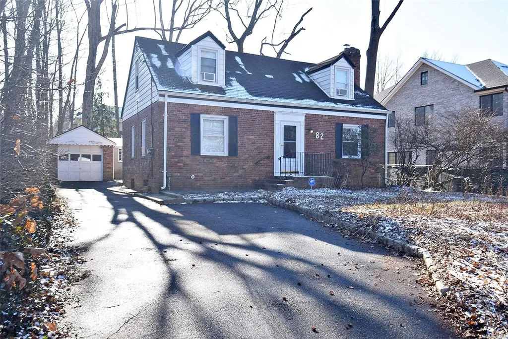 82 Hicks Lane Great Neck NY 11024