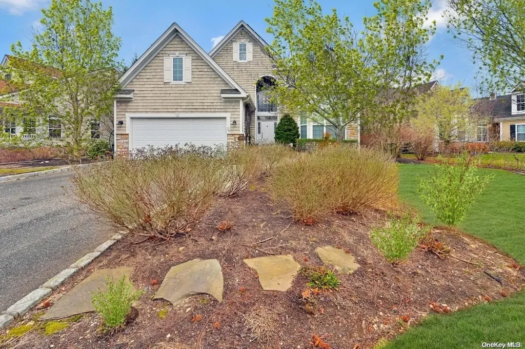 34 Wake Robin Lane Riverhead NY 11901
