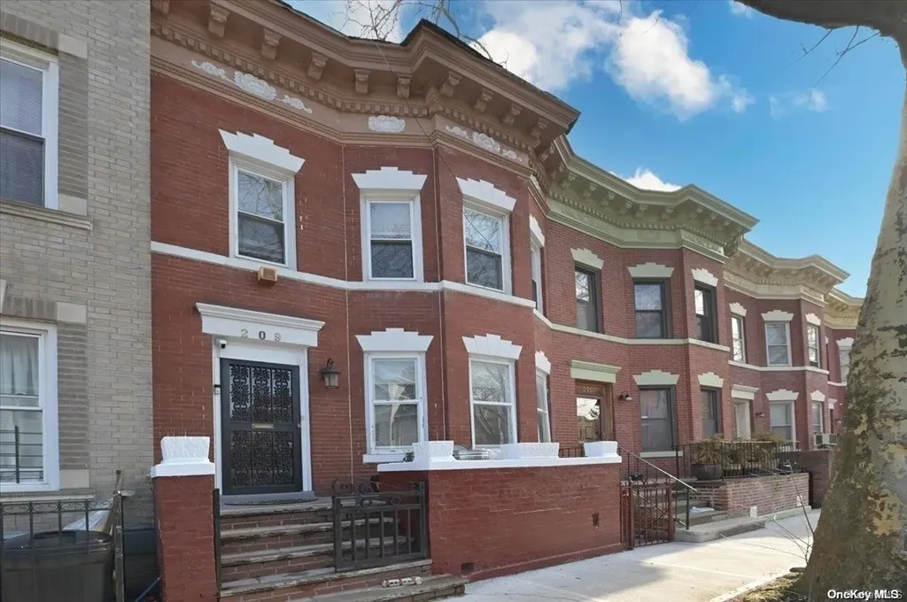 209 E 9th Street Brooklyn NY 11218