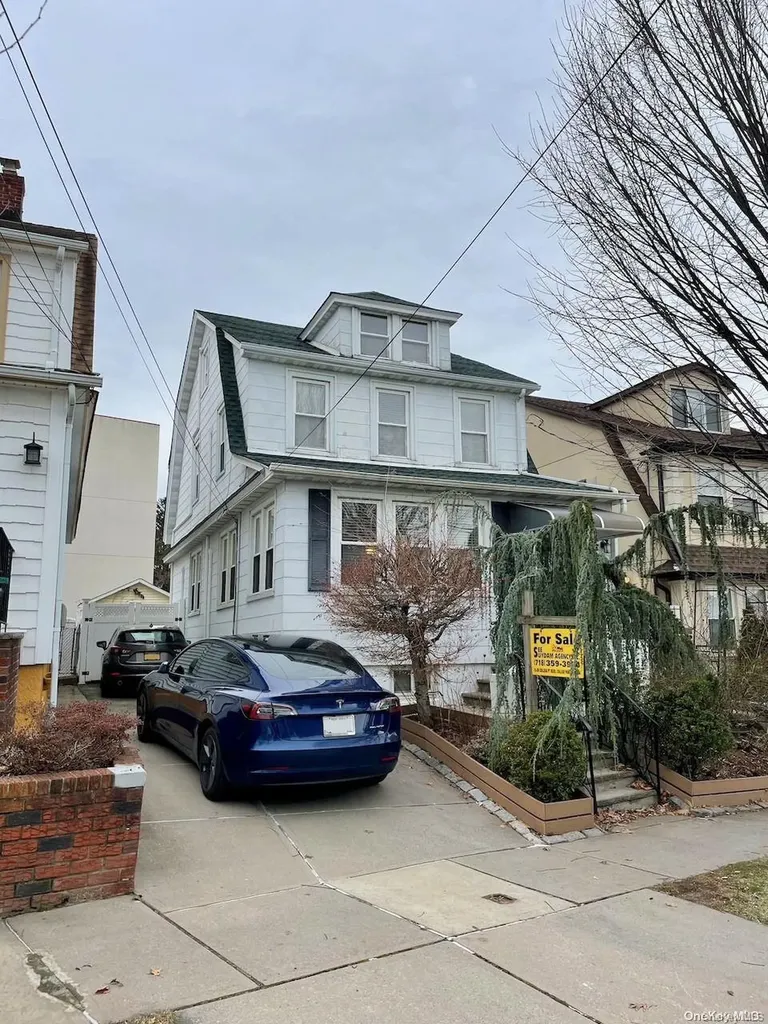 522 College Place College Point NY 11356