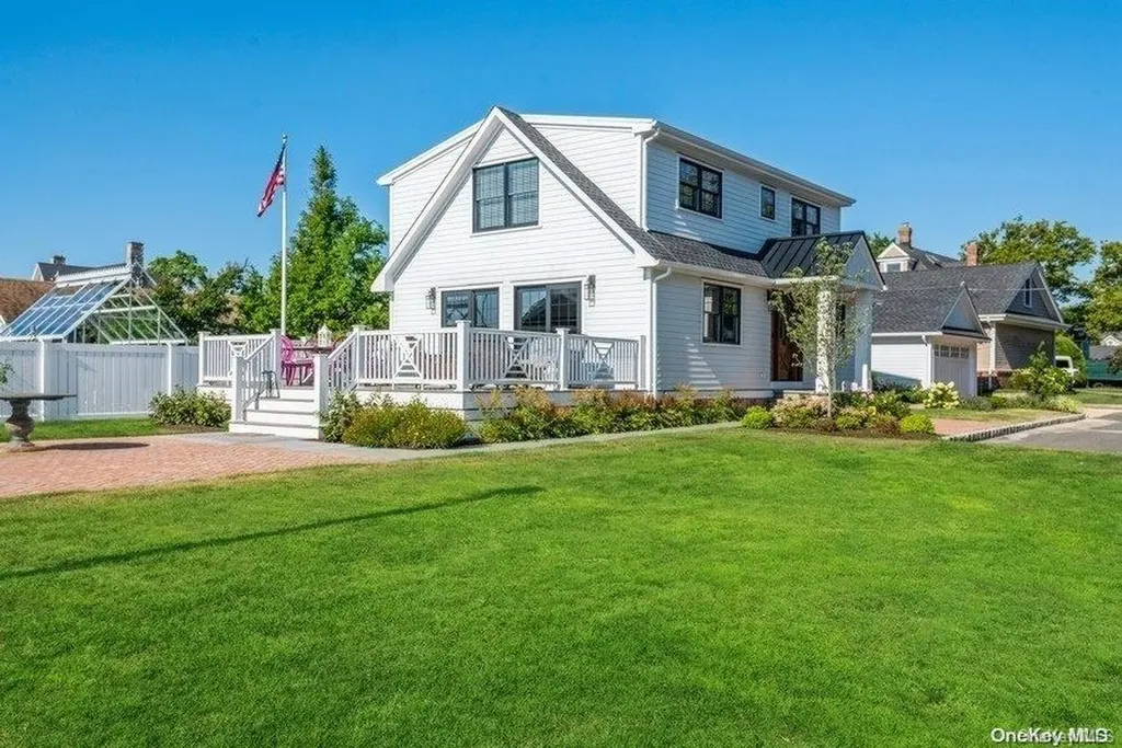 2 Bourdette Place Amityville NY 11701
