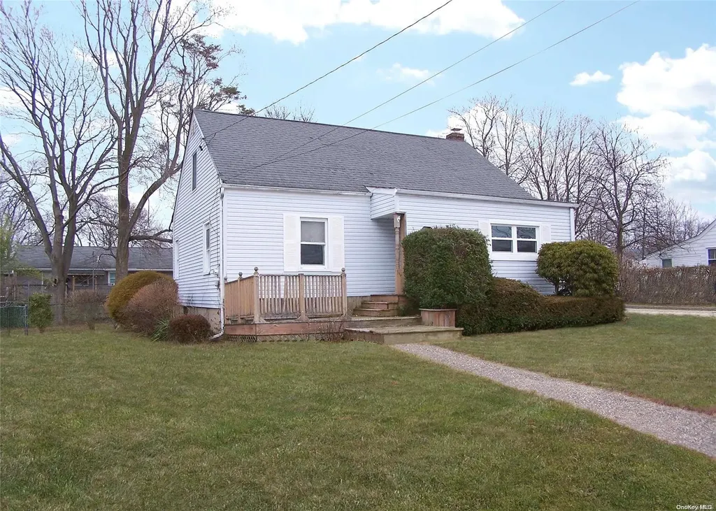 17 William Avenue Central Islip NY 11722