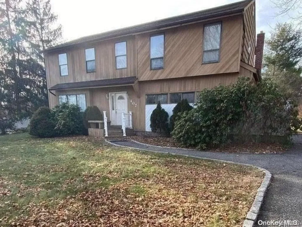 407 Townline Road Commack NY 11725
