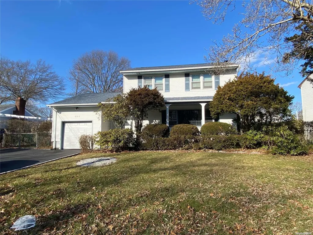 577 Lakeway Drive West Babylon NY 11704