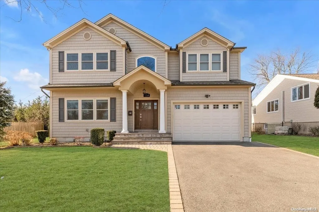 154 Roxton Road Plainview NY 11803