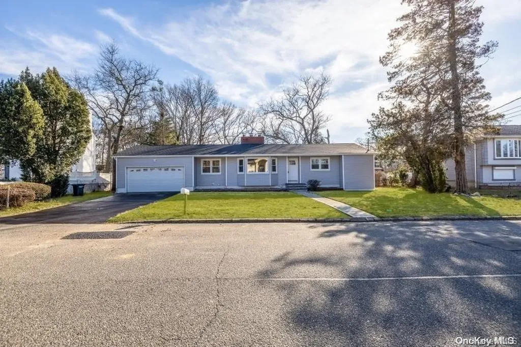 38 Sword Street West Babylon NY 11704