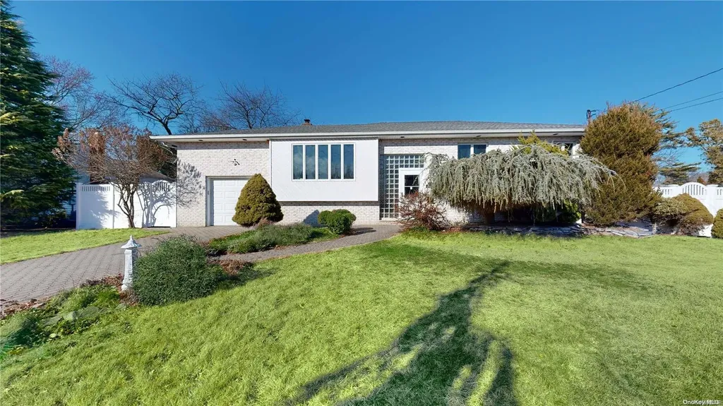 41 Hughes Lane North Babylon NY 11703