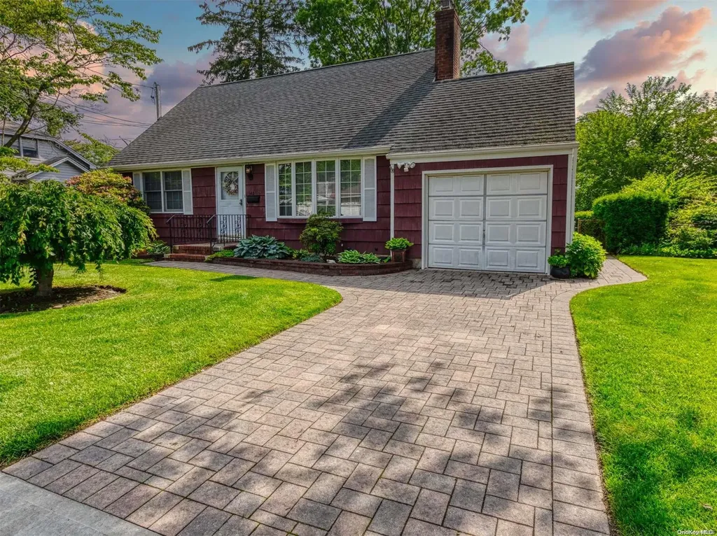 140 Volta Street Copiague NY 11726