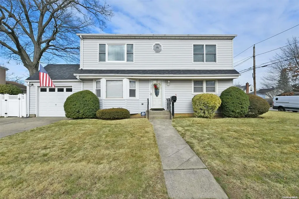 385 Christopher Street Oceanside NY 11572