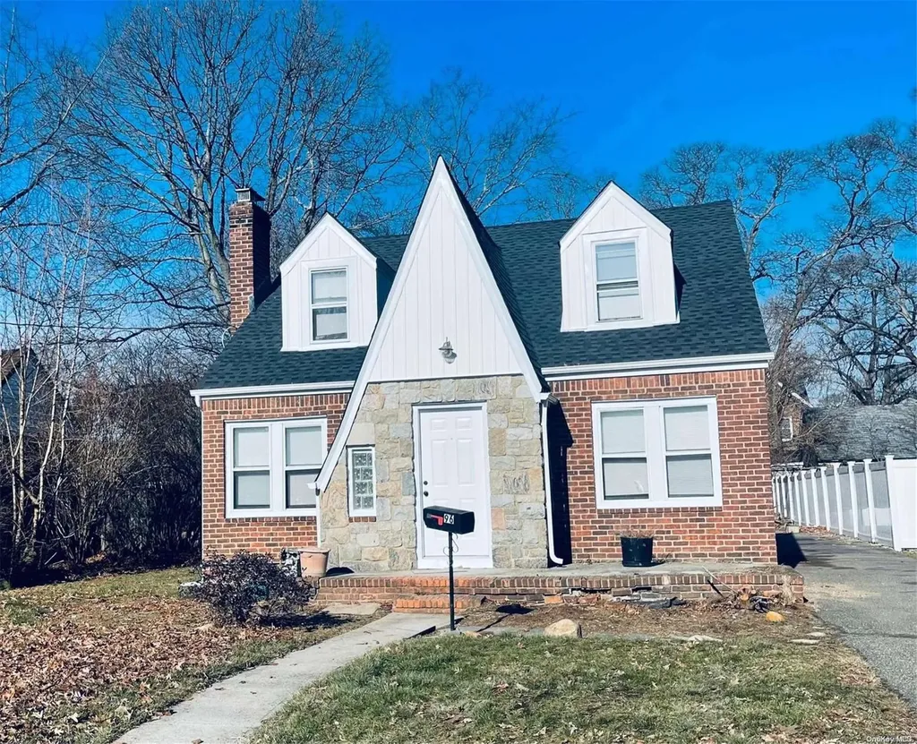 96 Taylor Avenue Roosevelt NY 11575