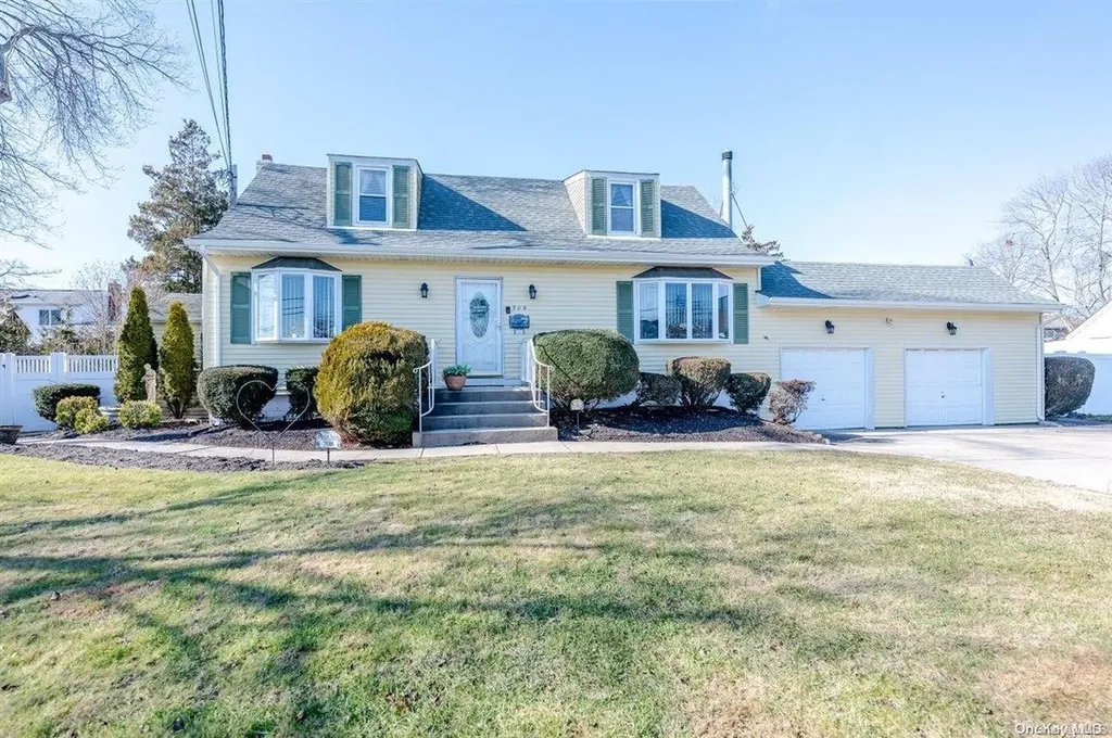 708 Milligan Lane West Islip NY 11795