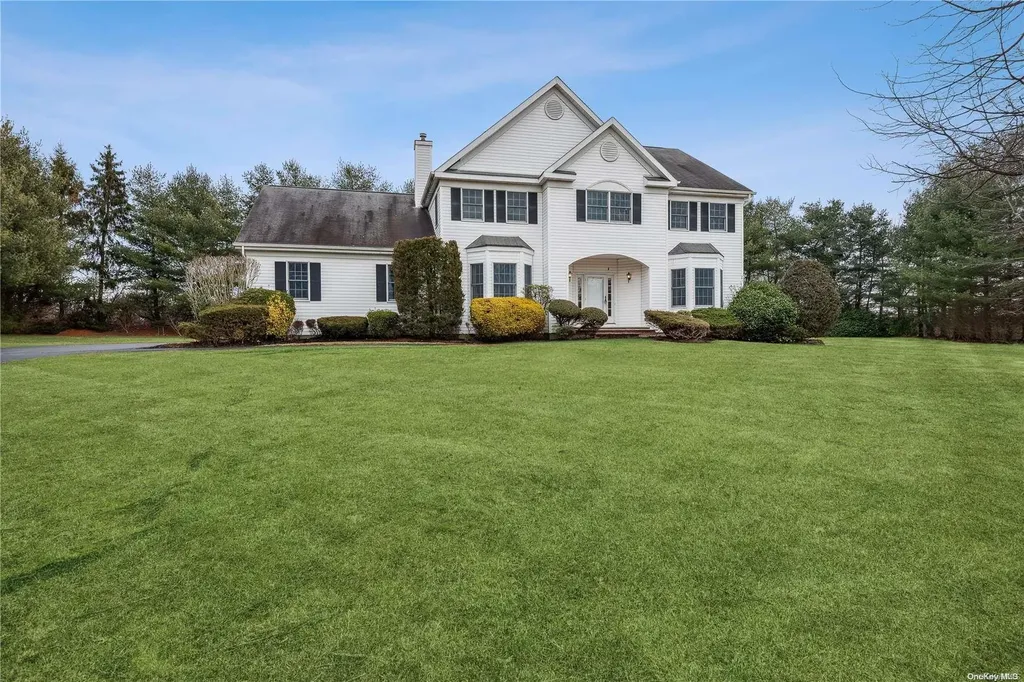 4 Vanderbilt Court Dix Hills NY 11746