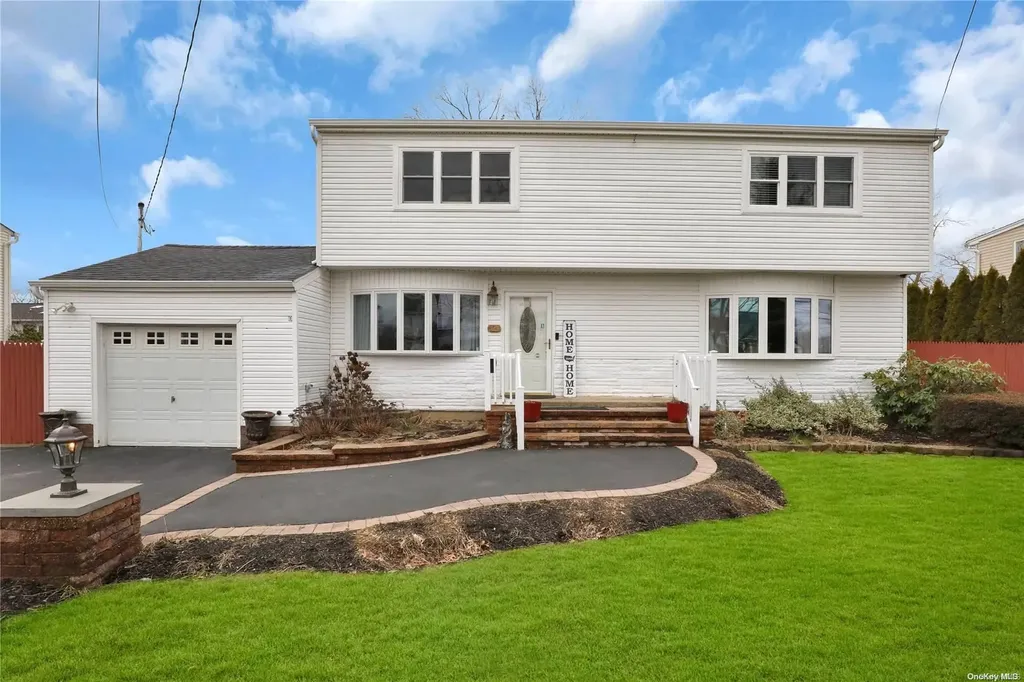 124 Montgomery Avenue West Babylon NY 11704