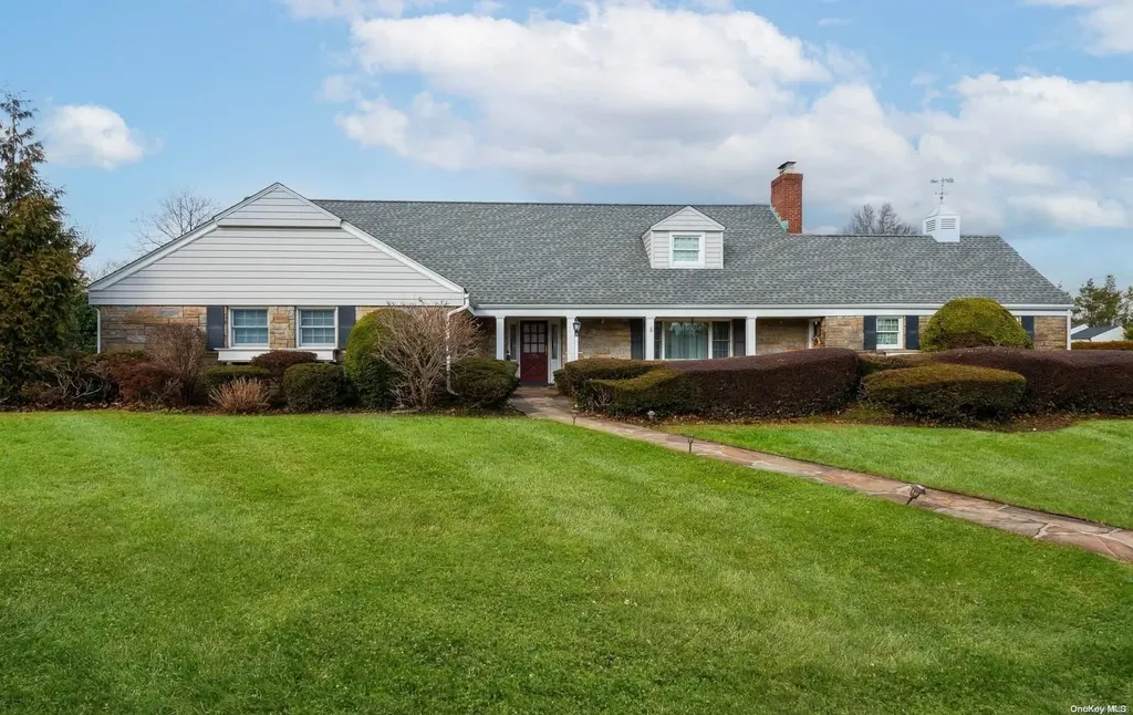 196 Charles Street East Williston NY 11596