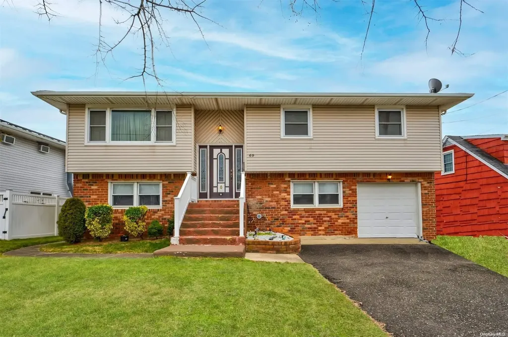 69 Beach Road Massapequa NY 11758