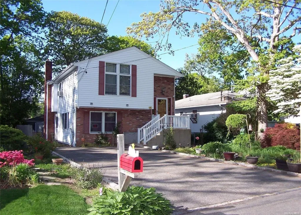 91 Moriches Avenue Mastic NY 11950