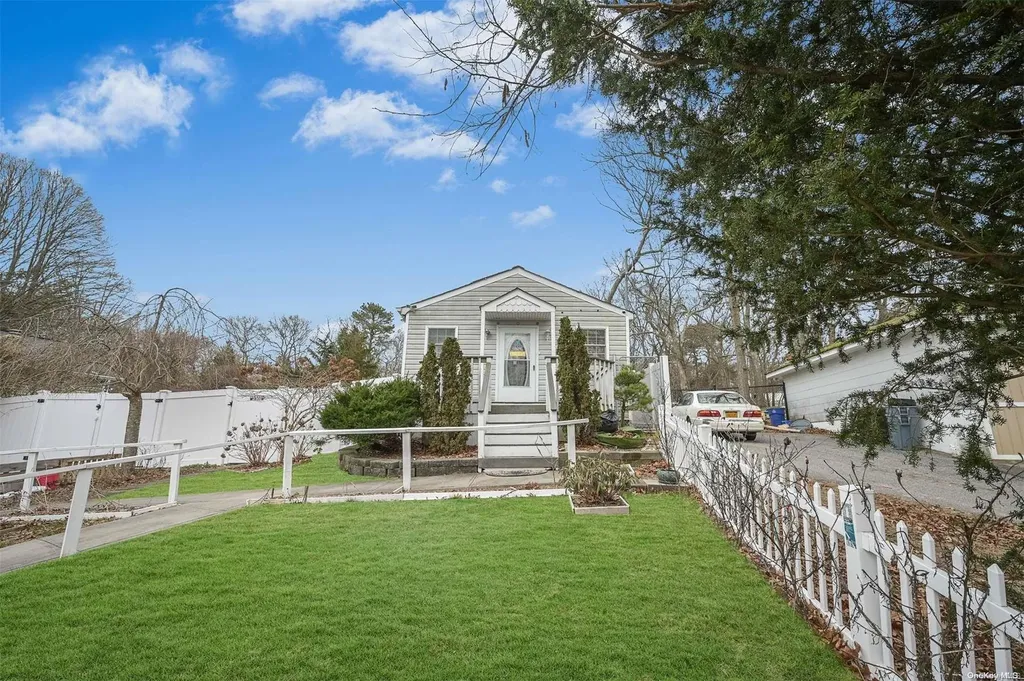 26 Highview Avenue Selden NY 11784