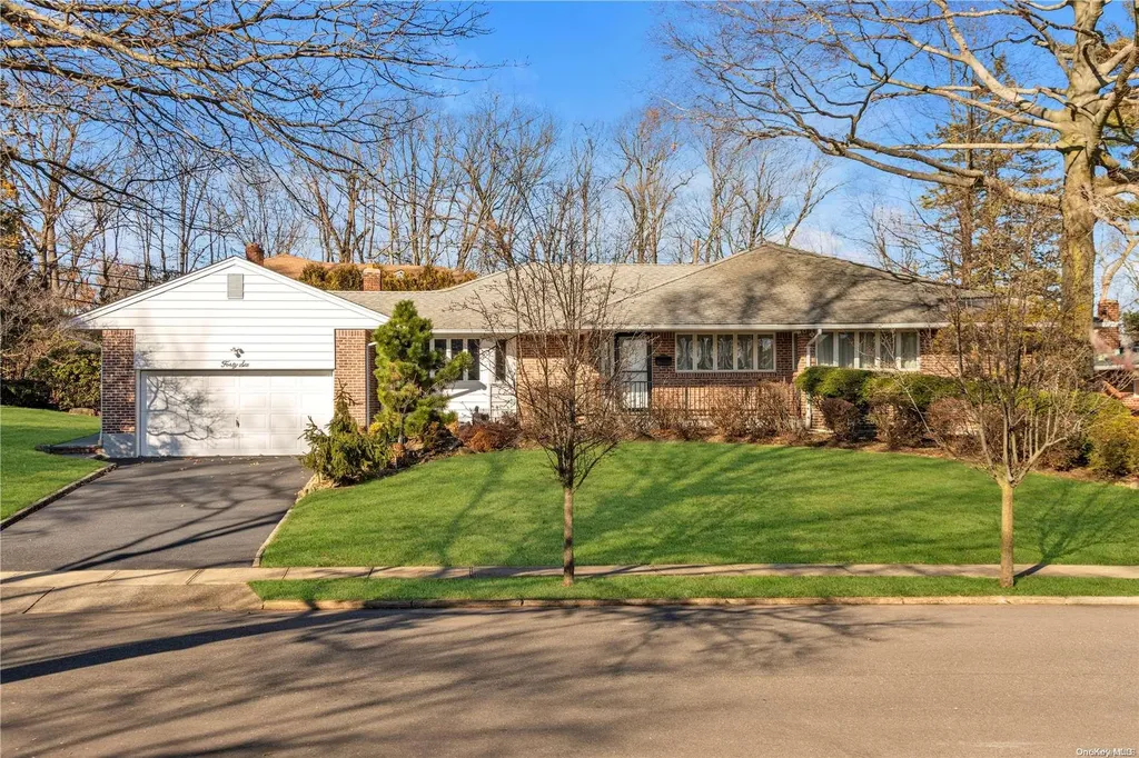 46 Edgemere Drive Albertson NY 11507