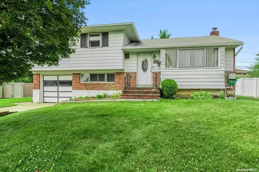 10 Alma Lane Plainview NY 11803