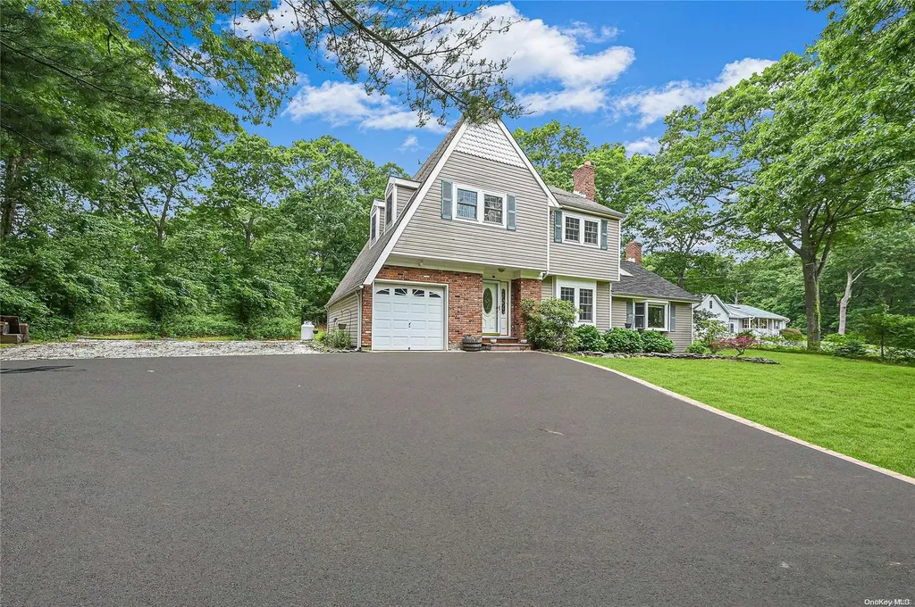 76 Barnes Road Manorville NY 11949