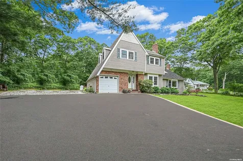 76 Barnes Road Manorville NY 11949