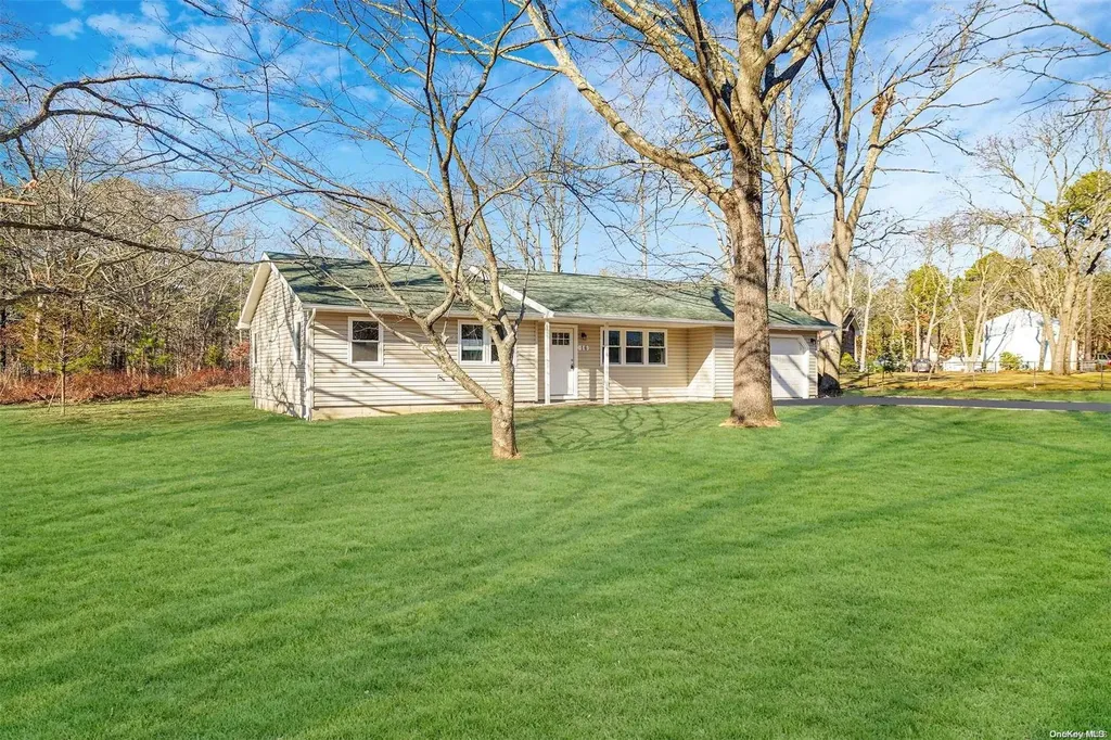 16 Pleasant View Road Ridge NY 11961