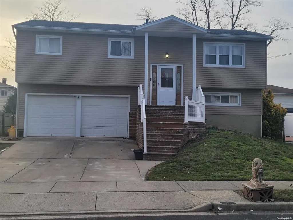 3 Ozone Place Massapequa NY 11758