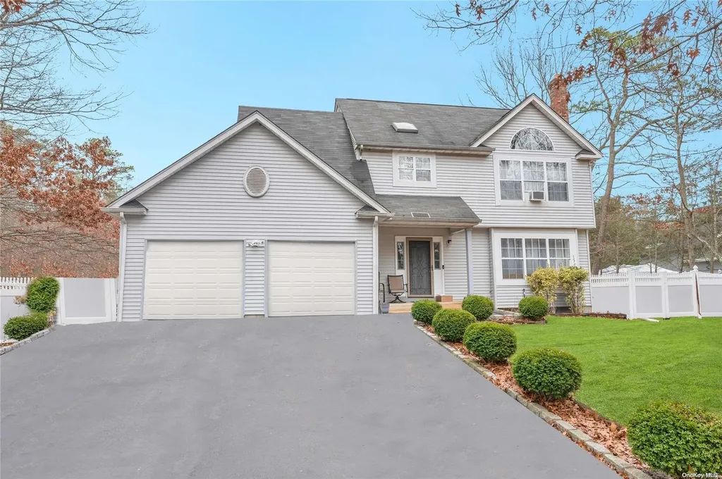160 River Road Shirley NY 11967