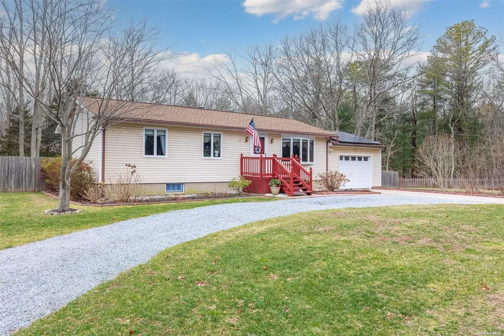 6 Fairview Avenue Medford NY 11763