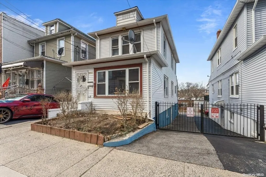 4553 Carpenter Avenue Bronx NY 10470