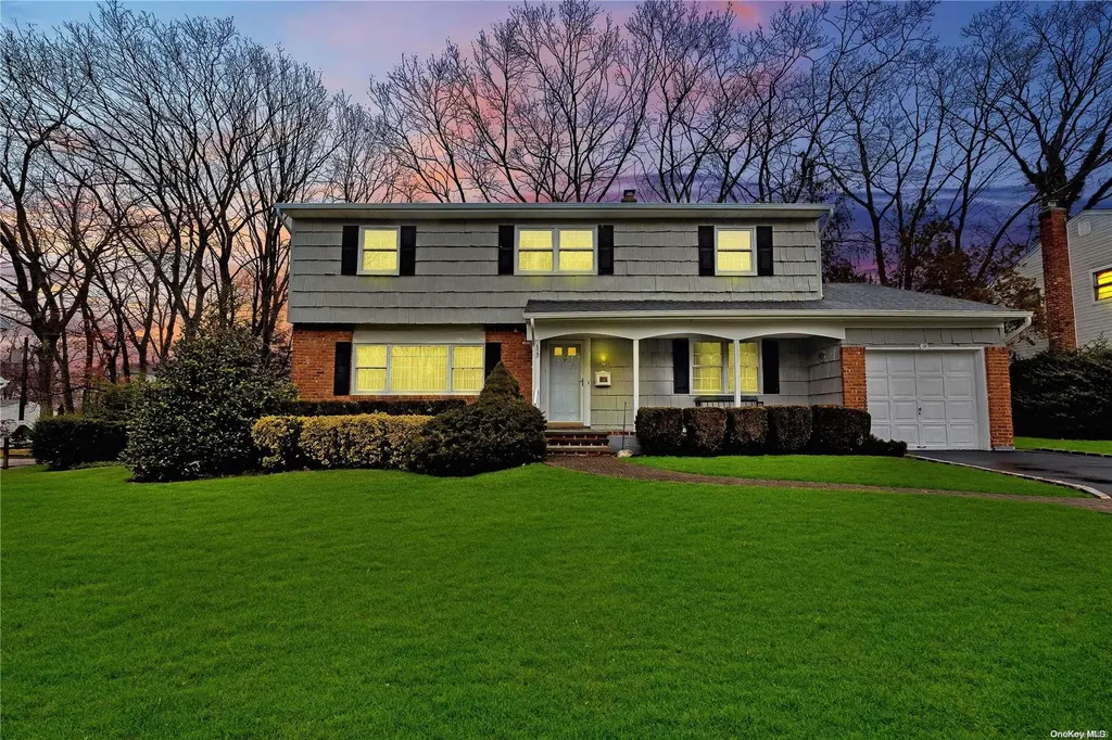 9 Lenmore Drive Old Bethpage NY 11804